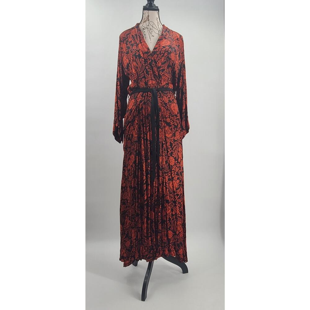 Vintage rare dressing gown Confucius floral pattern Satin Red & black  Sz Small